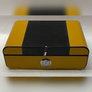 Bey Berk Carbon Fiber Lacquered humido holds 25 cigars with Spanish Cedar